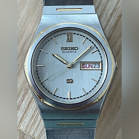 Seiko SQ Rare Vintage Men’s Watch Two-Tone Bracelet Case Silver Dial Date Window